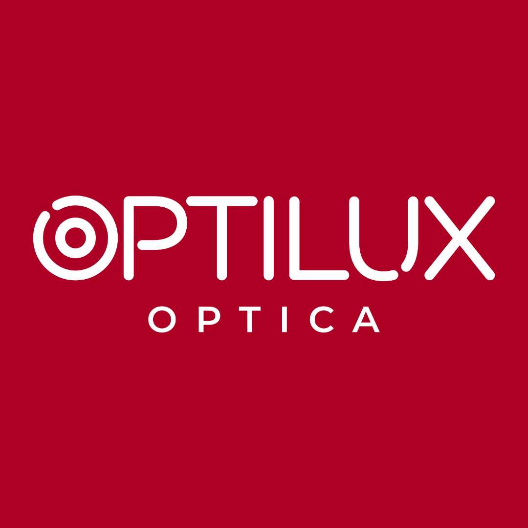 Óptica en Albrook Mall, Panamá Optilux - Fachada Albrook Mall, Panamá